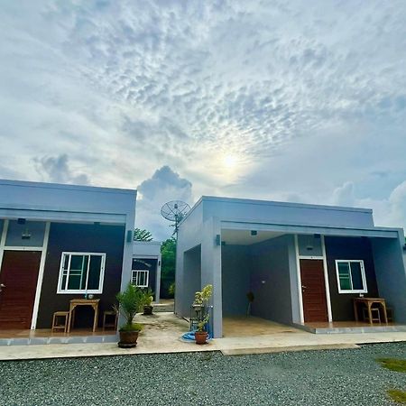 Vila แหลมงอบเฮาส์ Laemngob House Exteriér fotografie