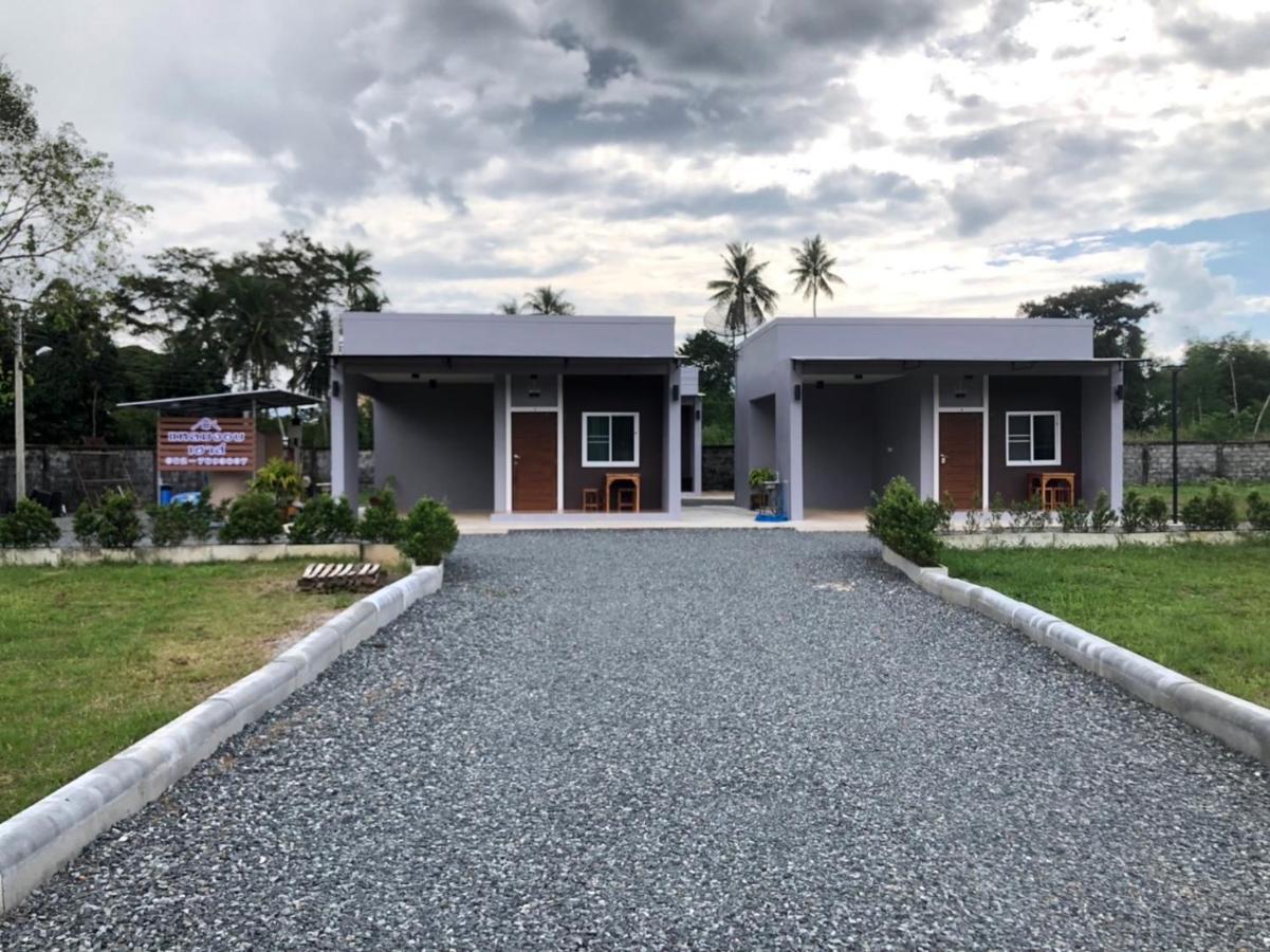 Vila แหลมงอบเฮาส์ Laemngob House Exteriér fotografie
